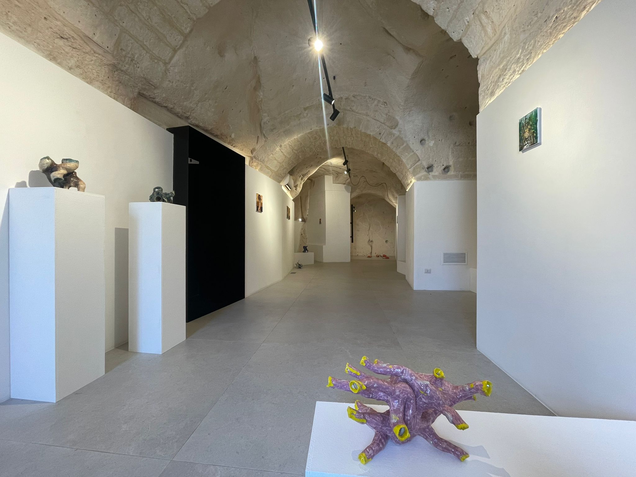 INNEN UND AUSSEN – Momart Gallery