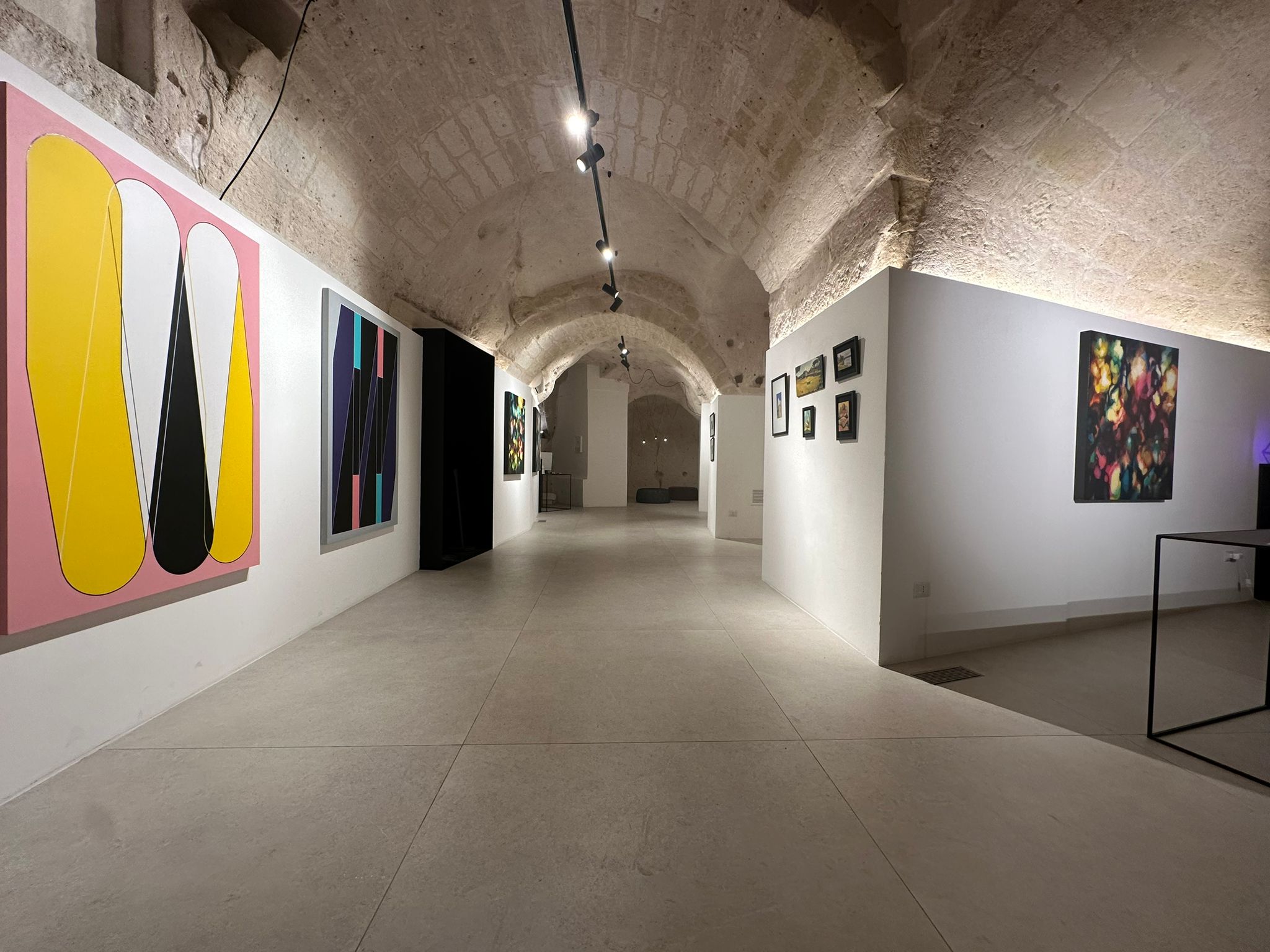 Momart Gallery – Contemporary Art Gallery